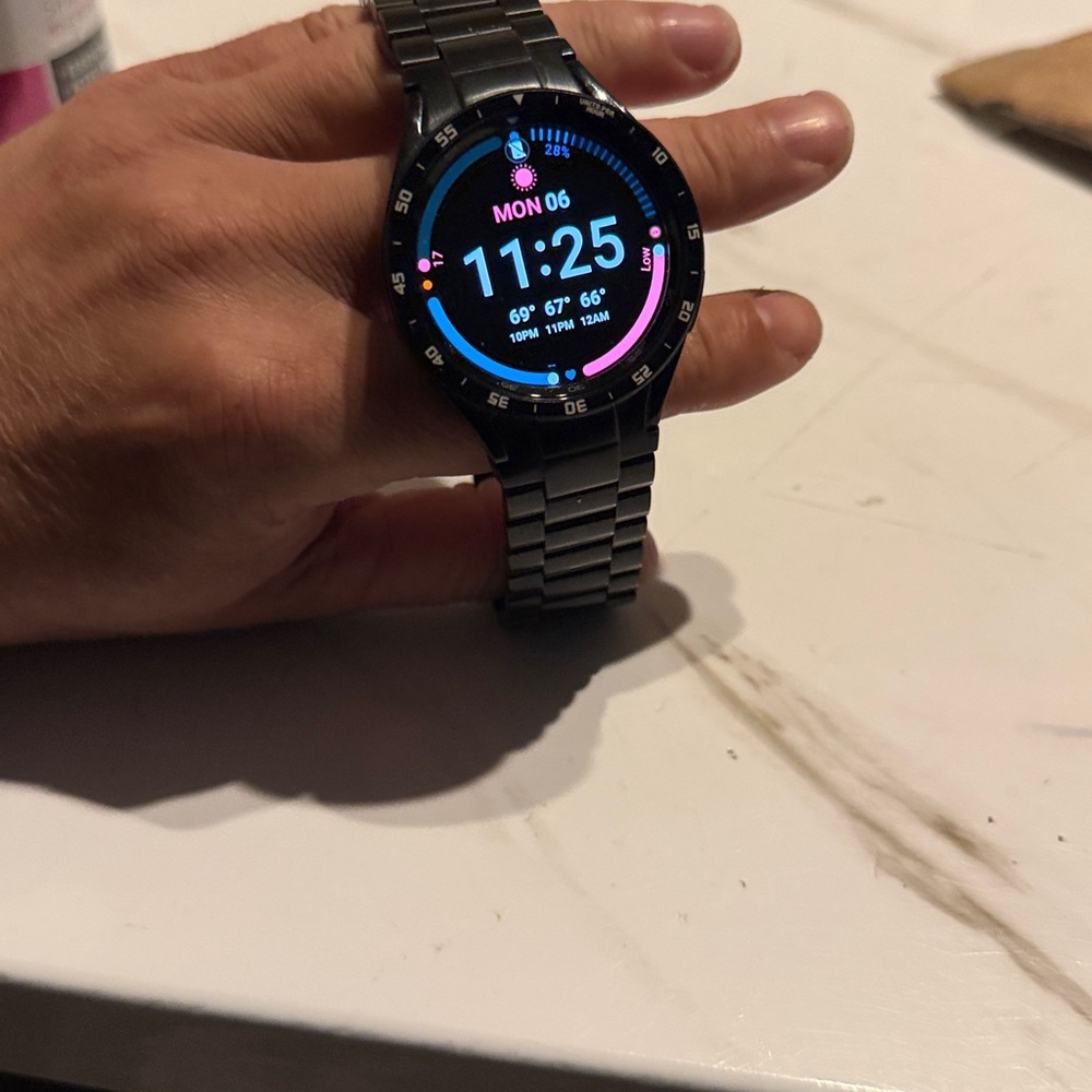 Samsung Smartwatch Galaxy Watch 6 with Black Band and Colorful Display. - Picture 2 of 4